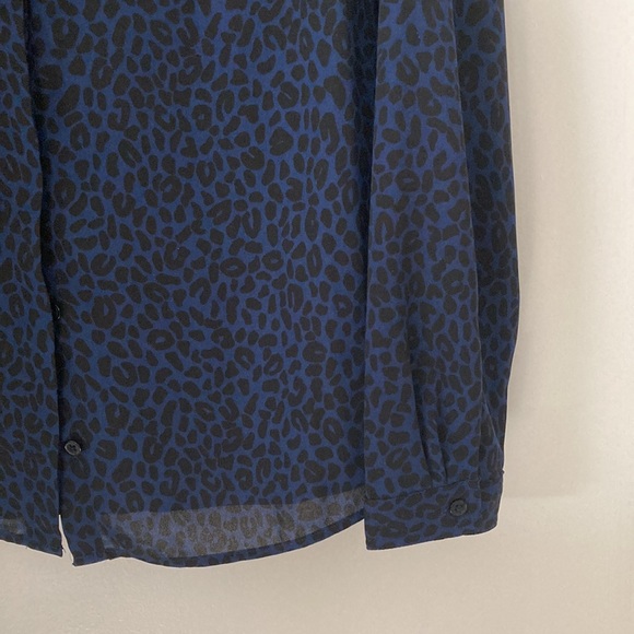 Ann Taylor LOFT Animal Print Buttoned Blouse Size Small EUC Like New - Picture 4 of 5